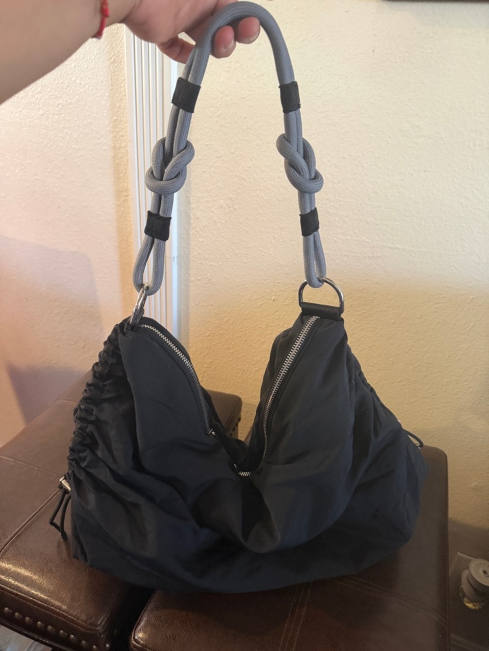lululemon athletica Black women Duffel with Rope Handle and Removable Strap 16L - Picture 6 of 7
